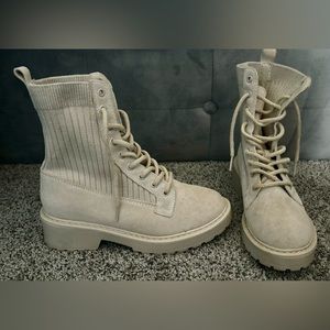 Steve Madden Lug Sole Boots Size 6.5